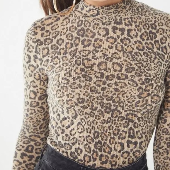 Derek Heart Tops - Cheetah Print Long Sleeve Turtleneck.